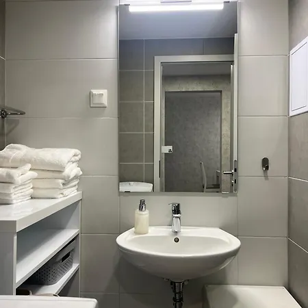 Silvergate Apartment *